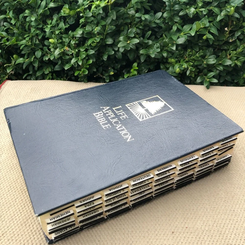 Life Application Bible Black with Green Logo  by Tyndale 1993